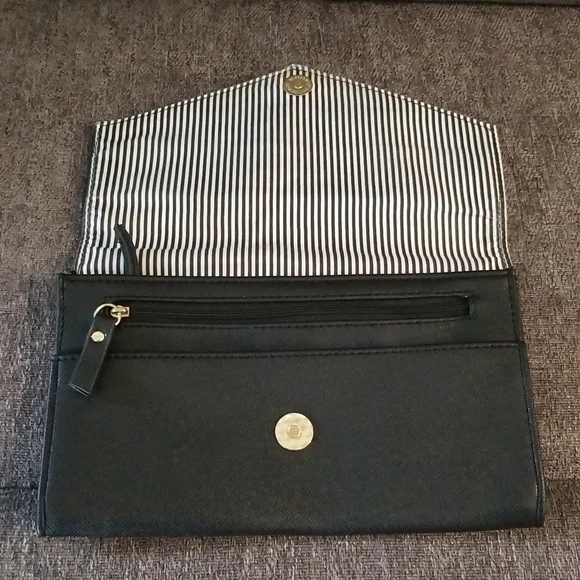 Set of 2 Minicci clutch purses. Black & pink floral - Picture 7 of 14